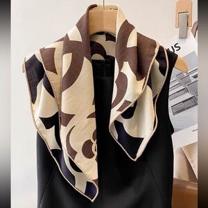 NWOT 40% Silk 60% Wool blend Scarf Double Face, Camellia Flower